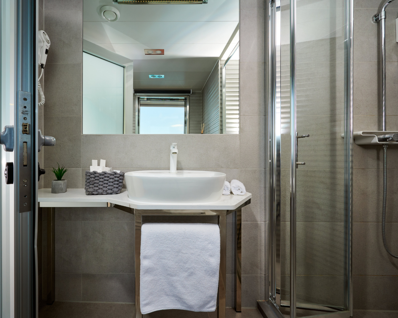 OHANA Custom 49m - VIP cabin 1 bathroom