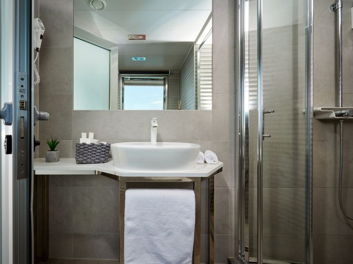 OHANA Custom 49m - VIP cabin 1 bathroom OHANA Custom 49m - VIP cabin 1 bathroom