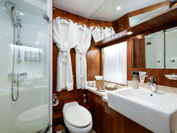 ANNABEL II Horizon 30m - VIP cabin bathroom ANNABEL II Horizon 30m - VIP cabin bathroom