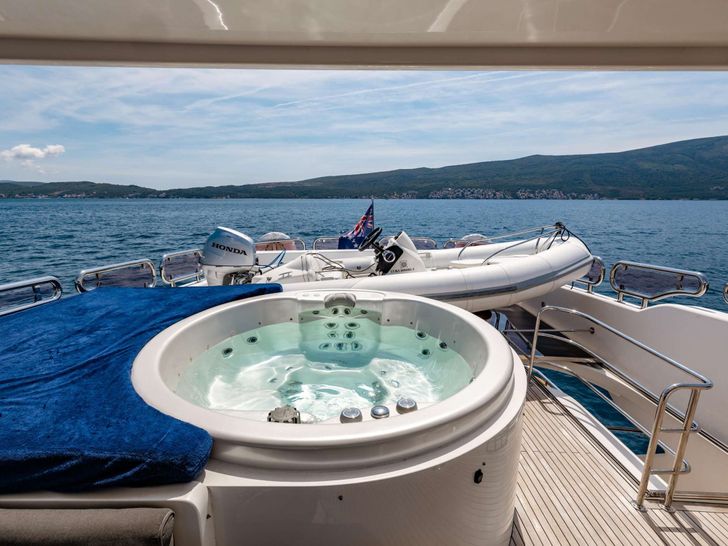 ANNABEL II Horizon 30m - jacuzzi ANNABEL II Horizon 30m - jacuzzi