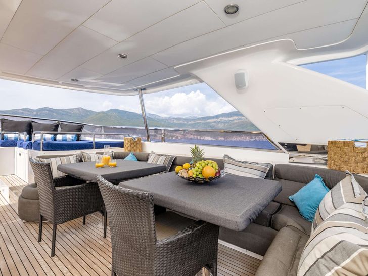 ANNABEL II Horizon 30m - sundeck dining area ANNABEL II Horizon 30m - sundeck dining area