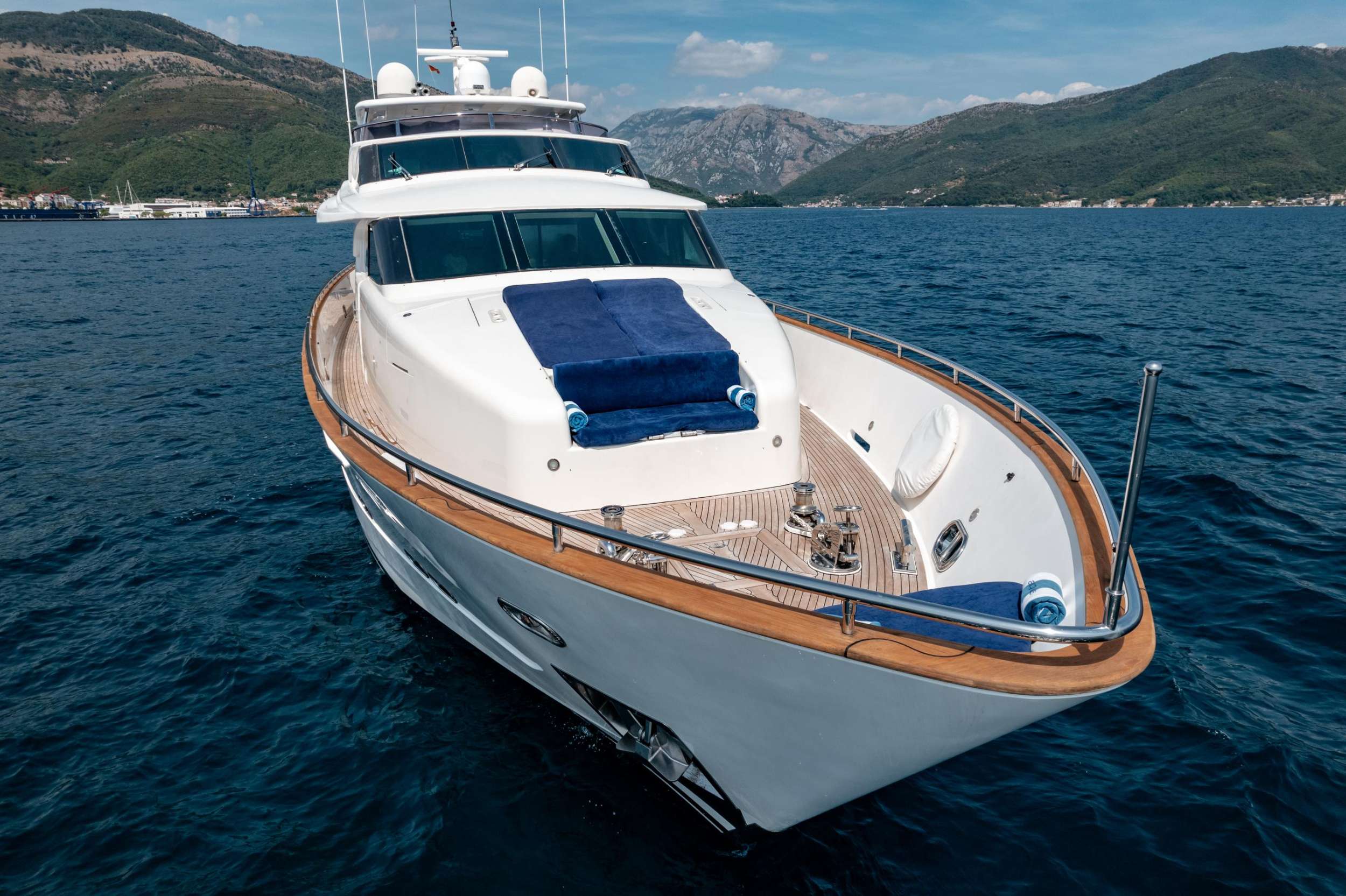ANNABEL II Horizon 30m - foredeck