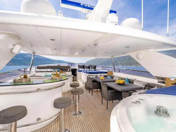 ANNABEL II Horizon 30m - sundeck amenities ANNABEL II Horizon 30m - sundeck amenities