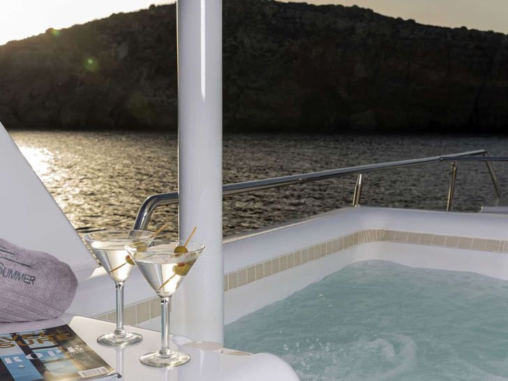 Upper Deck Jacuzzi Upper Deck Jacuzzi