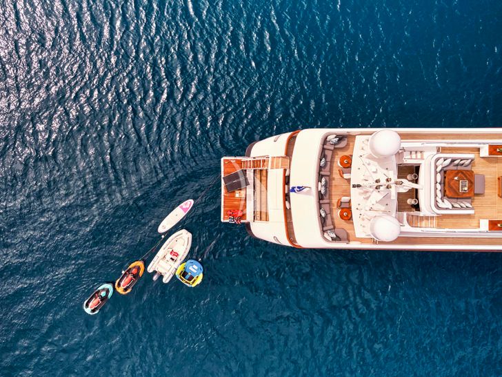 ELEMENT - aerial view of the stern ELEMENT - aerial view of the stern