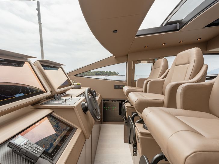 CHERRY Pershing 8X - cockpit CHERRY Pershing 8X - cockpit