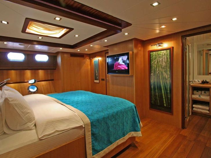 MASTER CABIN MASTER CABIN