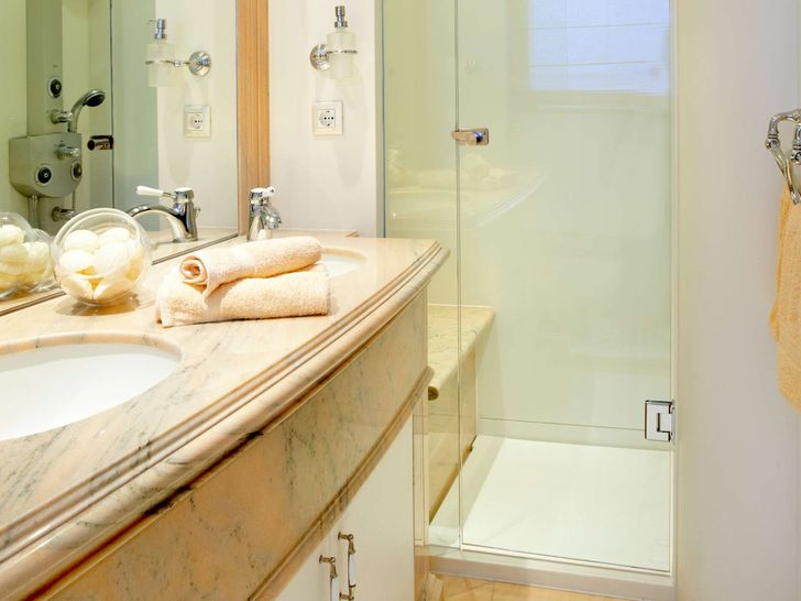 En-Suite Bathroom En-Suite Bathroom