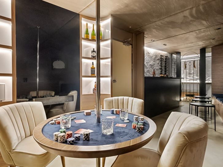 BELLA Custom 48m - game room BELLA Custom 48m - game room