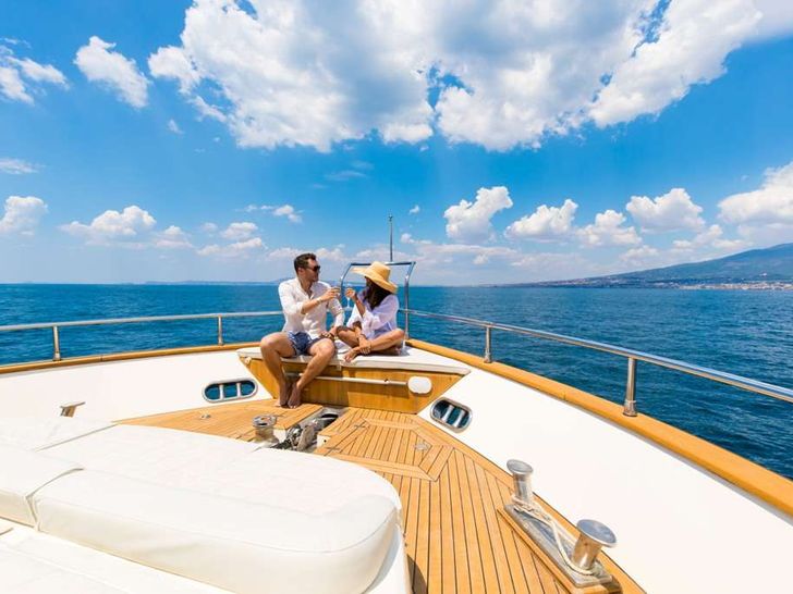 RIVIERA Alalunga 78 - guests on the foredeck RIVIERA Alalunga 78 - guests on the foredeck
