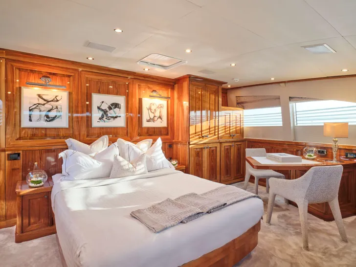 DRAGON Guy Couach 37m - VIP cabin 1 DRAGON Guy Couach 37m - VIP cabin 1