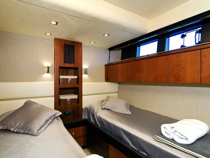 SCHATZI Fairline Squadron 78 - twin cabin 2 SCHATZI Fairline Squadron 78 - twin cabin 2