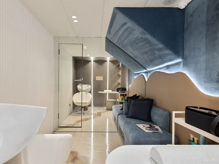 BELLA Custom 48m - salon for ladies BELLA Custom 48m - salon for ladies