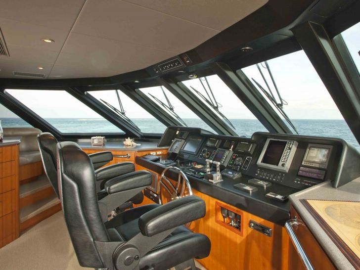 MURPHYS LAW - Delta Marine 124 Pilot House/ Bridge MURPHYS LAW - Delta Marine 124 Pilot House/ Bridge