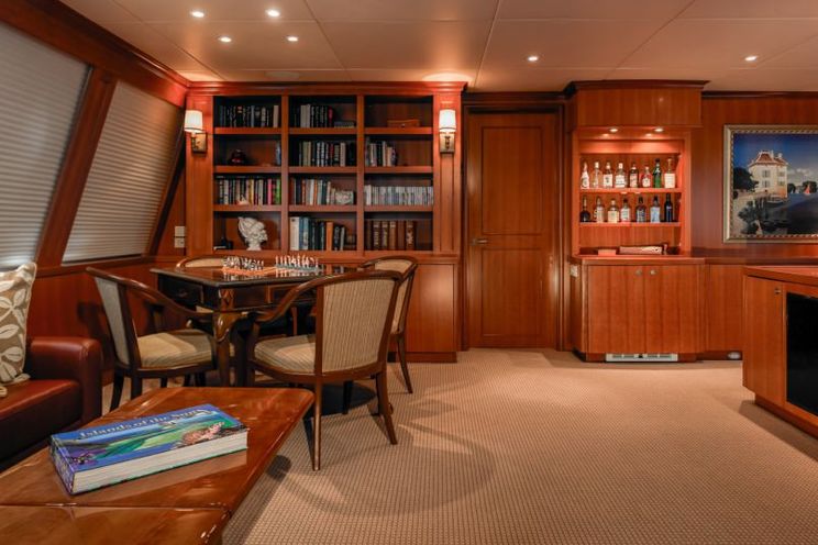 Charter Yacht MURPHYS LAW - 124 Delta Marine - 4 Cabins - Bahamas - Nassau - Paradise Island