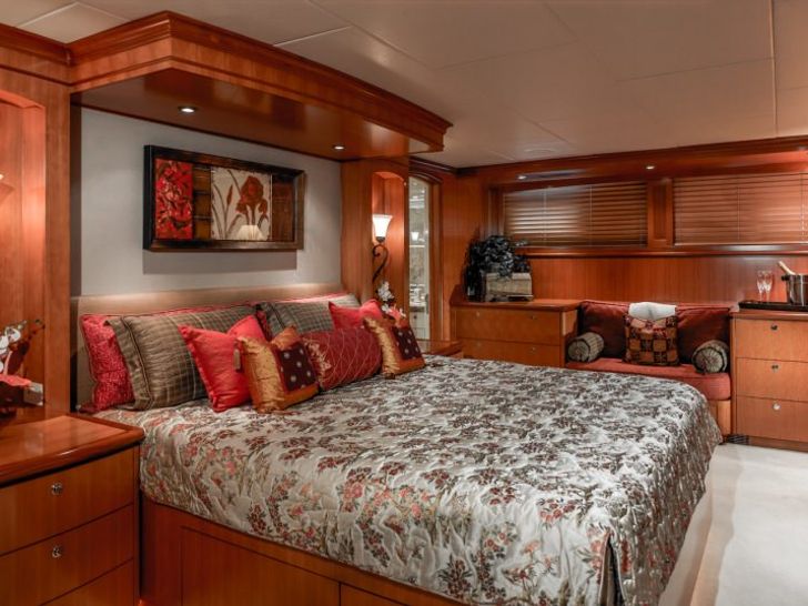 MURPHYS LAW - Delta Marine 124 Master Stateroom MURPHYS LAW - Delta Marine 124 Master Stateroom