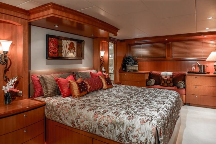 Charter Yacht MURPHYS LAW - 124 Delta Marine - 4 Cabins - Bahamas - Nassau - Paradise Island