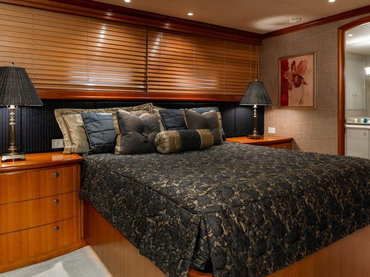 MURPHYS LAW - Delta Marine 124 En-Suite VIP Stateroom MURPHYS LAW - Delta Marine 124 En-Suite VIP Stateroom