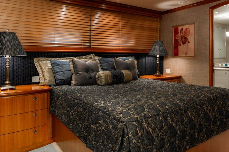 Charter Yacht MURPHYS LAW - 124 Delta Marine - 4 Cabins - Bahamas - Nassau - Paradise Island