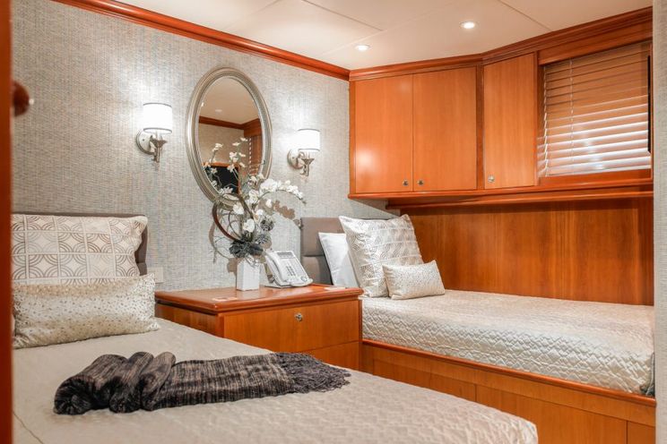 Charter Yacht MURPHYS LAW - 124 Delta Marine - 4 Cabins - Bahamas - Nassau - Paradise Island