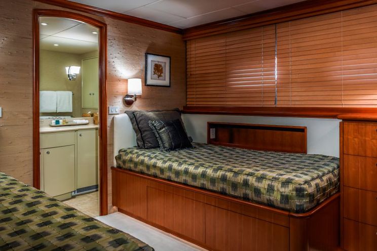 Charter Yacht MURPHYS LAW - 124 Delta Marine - 4 Cabins - Bahamas - Nassau - Paradise Island