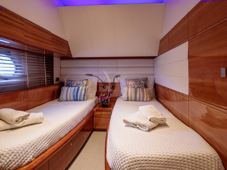 GEORGE V - twin bed cabin