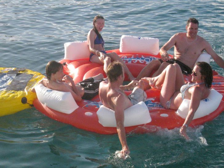 Dreaming On - Floating lounge for cocktails Dreaming On - Floating lounge for cocktails