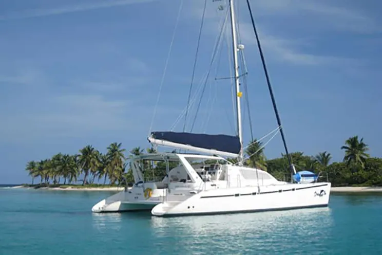 Charter Yacht DREAMING ON - Leopard 47 - 3 Cabins - Placencia - Belize