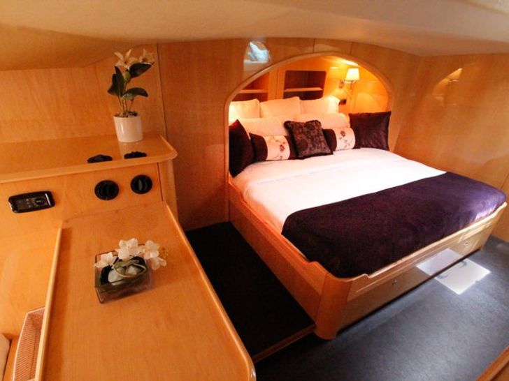 Master king bed in alcove