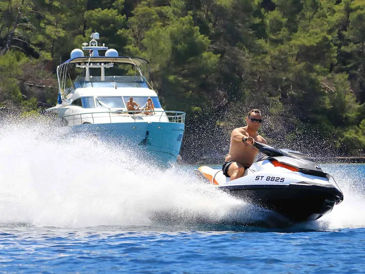 SCHATZI Fairline Squadron 78 - with the jet ski SCHATZI Fairline Squadron 78 - with the jet ski
