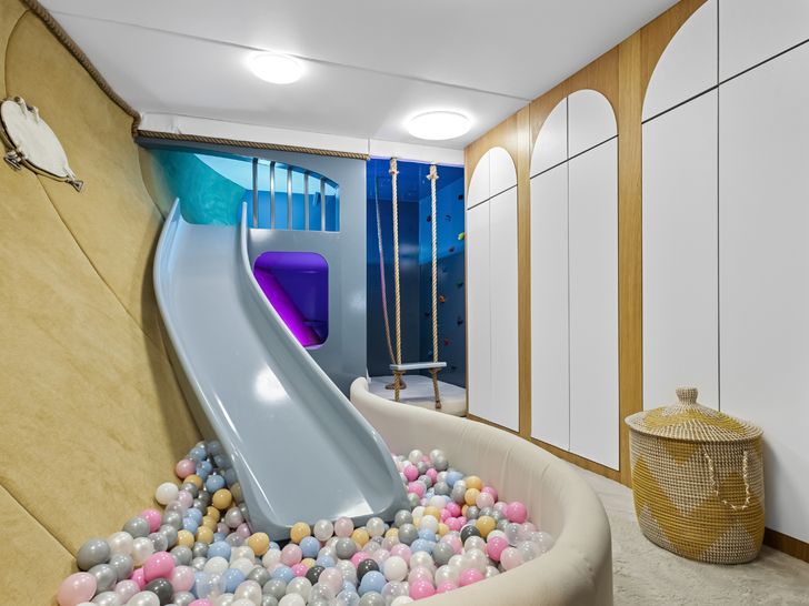 BELLA Custom 48m - play room BELLA Custom 48m - play room