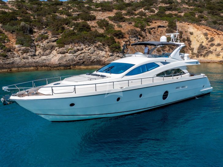 GEORGE V Aicon 67 - Bow View GEORGE V Aicon 67 - Bow View