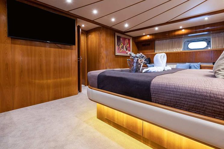 Charter Yacht STAR LINK - Falcon 90 - 4 Cabins - Athens - Mykonos - Santorini