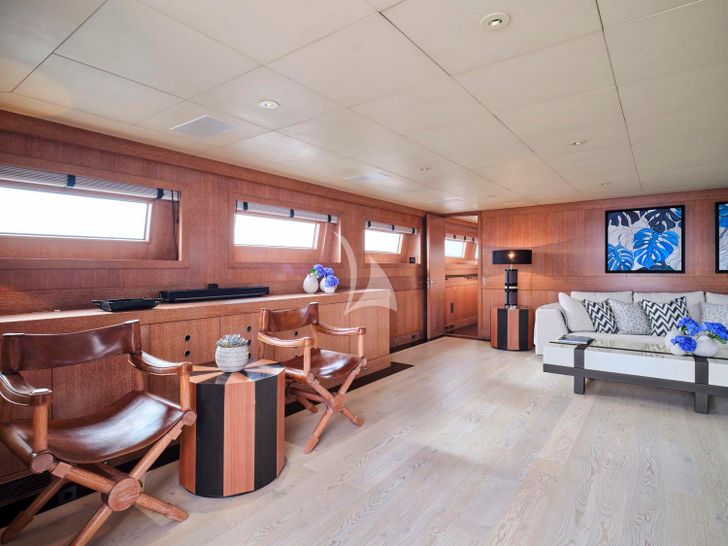 ELEMENT - upper deck saloon ELEMENT - upper deck saloon