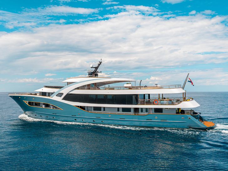 BELLA Custom 48m - side profile BELLA Custom 48m - side profile