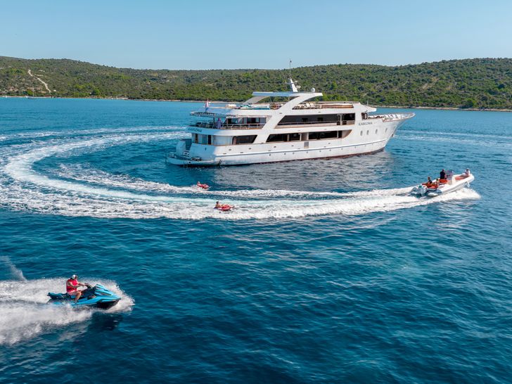 KARIZMA Custom 48m - anchored with the jet skis KARIZMA Custom 48m - anchored with the jet skis