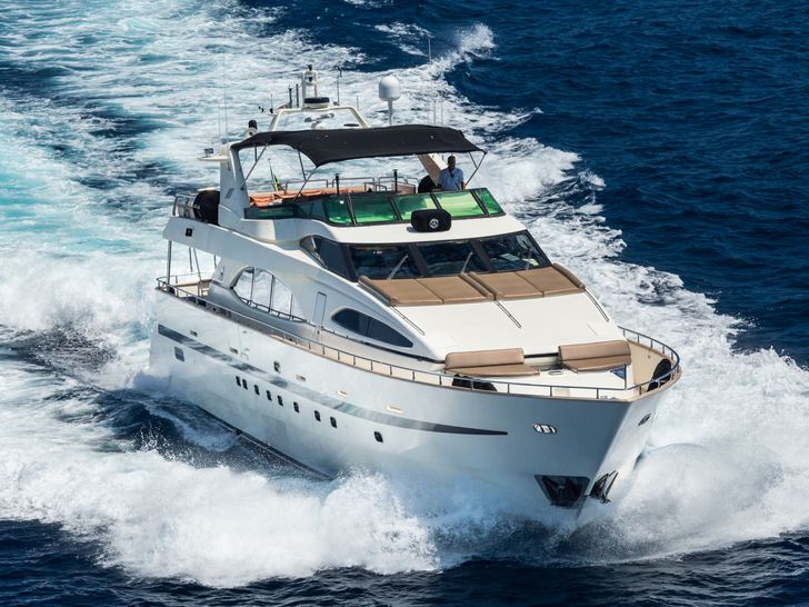 ACCAMA DELTA Azimut 100 Jumbo - bow view ACCAMA DELTA Azimut 100 Jumbo - bow view
