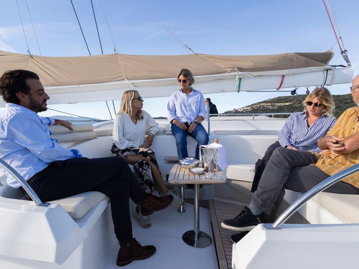 MOBY DICK Fountaine Pajot Galatea 65 - flybridge lounge MOBY DICK Fountaine Pajot Galatea 65 - flybridge lounge