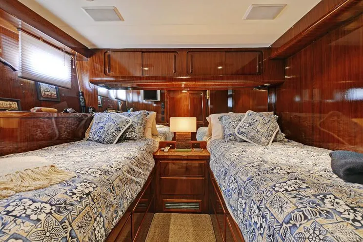 Charter Yacht NORTHERN LIGHT - Hatteras 74 - 3 Cabins - Seattle - San Juan Islands - Washington DC - Pacific Northwest USA