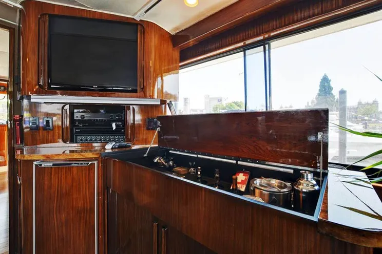Charter Yacht NORTHERN LIGHT - Hatteras 74 - 3 Cabins - Seattle - San Juan Islands - Washington DC - Pacific Northwest USA