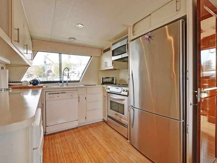 NORTHERN LIGHT Hatteras 74 - galley NORTHERN LIGHT Hatteras 74 - galley
