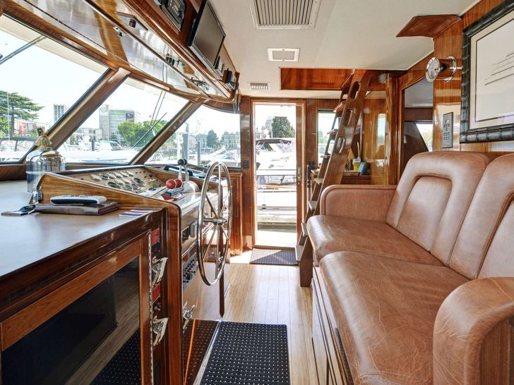 Galley NORTHERN LIGHT Hatteras 74 - cockpit Galley NORTHERN LIGHT Hatteras 74 - cockpit