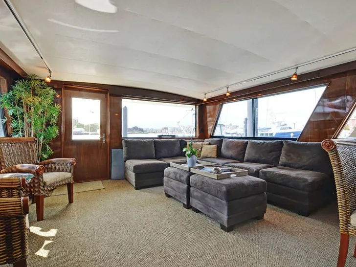 Galley NORTHERN LIGHT Hatteras 74 - saloon Galley NORTHERN LIGHT Hatteras 74 - saloon