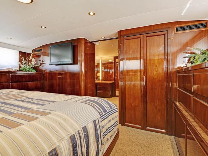 Galley NORTHERN LIGHT Hatteras 74 - master cabin Galley NORTHERN LIGHT Hatteras 74 - master cabin