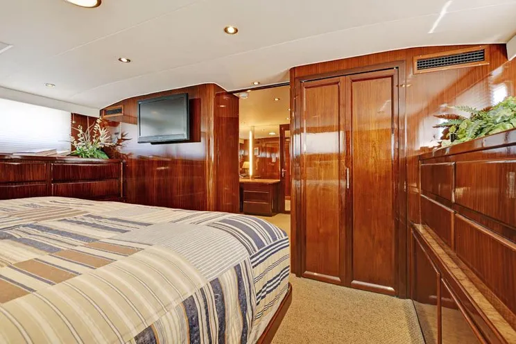 Charter Yacht NORTHERN LIGHT - Hatteras 74 - 3 Cabins - Seattle - San Juan Islands - Washington DC - Pacific Northwest USA