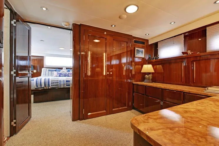 Charter Yacht NORTHERN LIGHT - Hatteras 74 - 3 Cabins - Seattle - San Juan Islands - Washington DC - Pacific Northwest USA