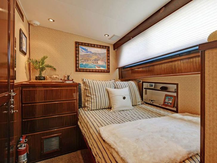 Galley NORTHERN LIGHT Hatteras 74 - VIP cabin Galley NORTHERN LIGHT Hatteras 74 - VIP cabin