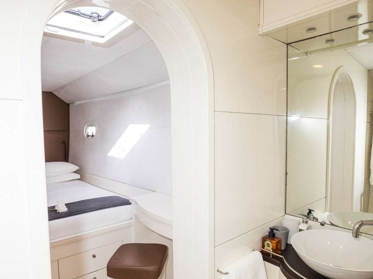 MAGIC CAT - Multiplast 25 m,cabin 1 bathroom MAGIC CAT - Multiplast 25 m,cabin 1 bathroom