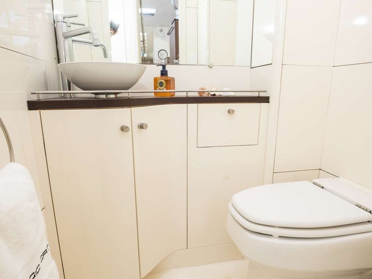 MAGIC CAT - Multiplast 25 m,cabin 2 bathroom MAGIC CAT - Multiplast 25 m,cabin 2 bathroom