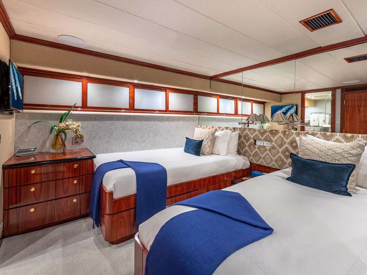 Convertible Twin-King Guest Stateroom Port